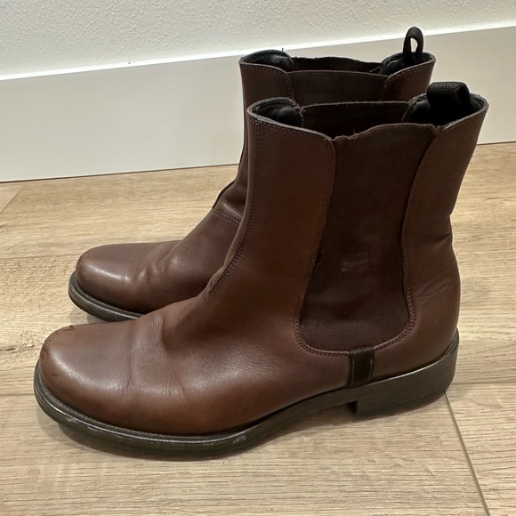 Women’s Prada brown leather made in Italy short Chelsea pull on boot size 38 - Picture 5 of 9